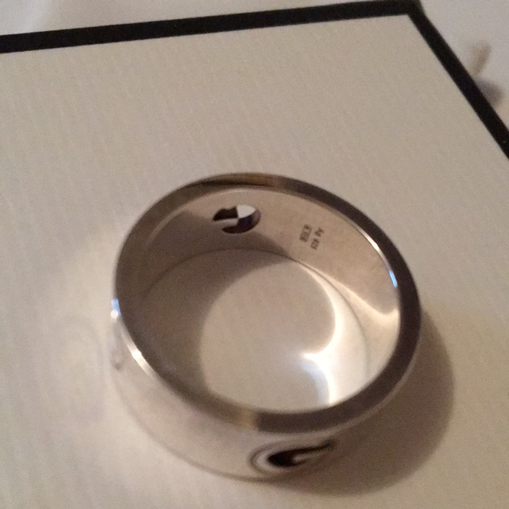 Gucci Monogram Sterling Silver Cut out Ring size 8.5 NIB - Picture 4 of 5